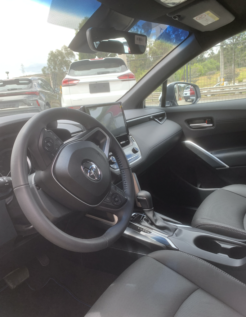 TOYOTA  COROLLA CROSS / 2024